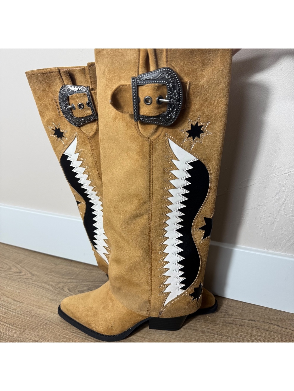 Western Embroidered Cowboy Boots | Women’s 6 - Picture 4 of 8